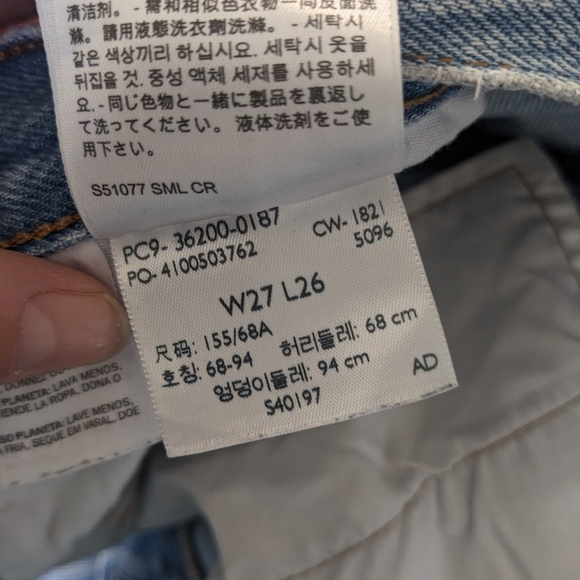 Levi's 501 Distressed Light Wash Cropped Jean High Waisted - Picture 13 of 13